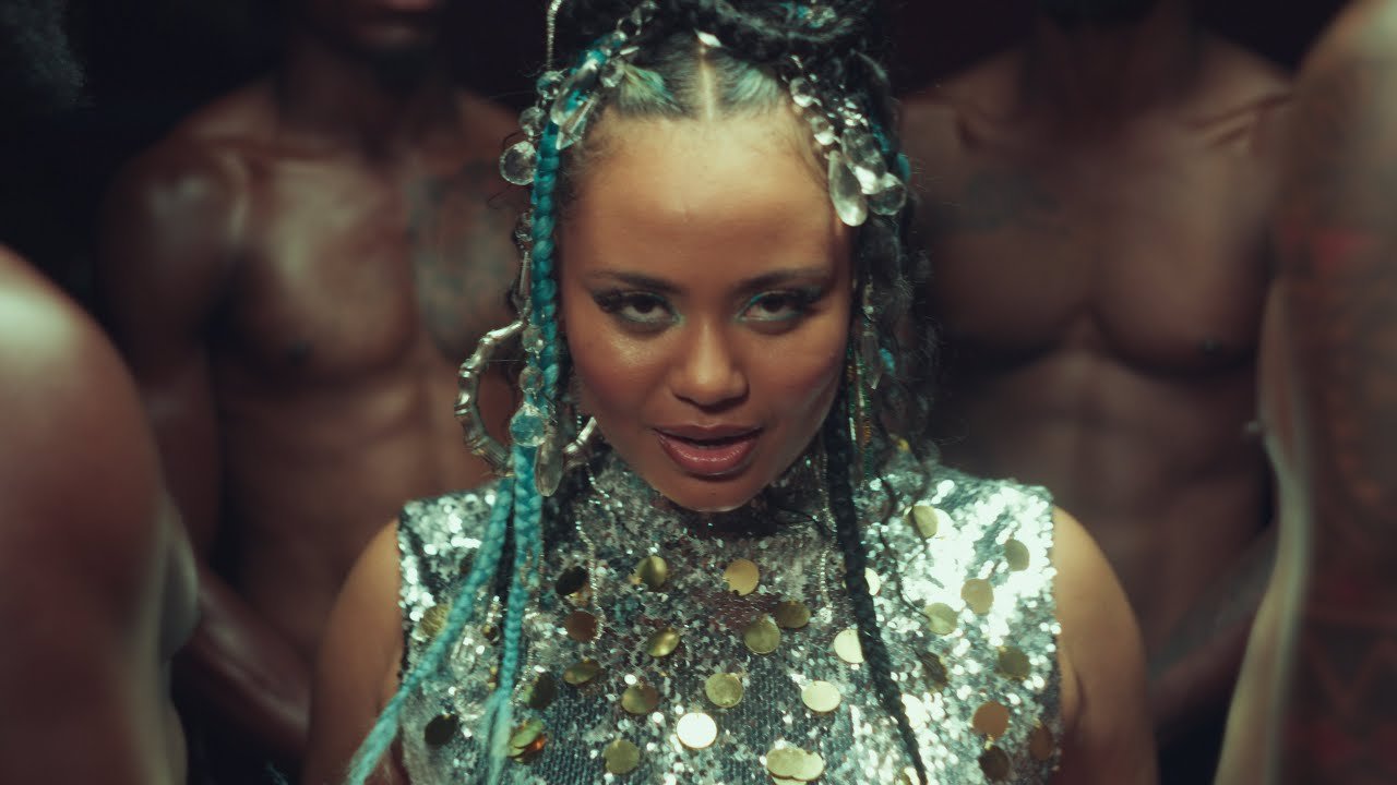 MOLIY, Shenseea, Skillibeng, Silent Addy – Shake It To The Max (Fly) (Remix) (OFFICIAL MUSIC VIDEO) MOLIY, Shenseea, Skillibeng, Silent Addy – Shake It To The Max (Fly) (Remix) (OFFICIAL MUSIC VIDEO)